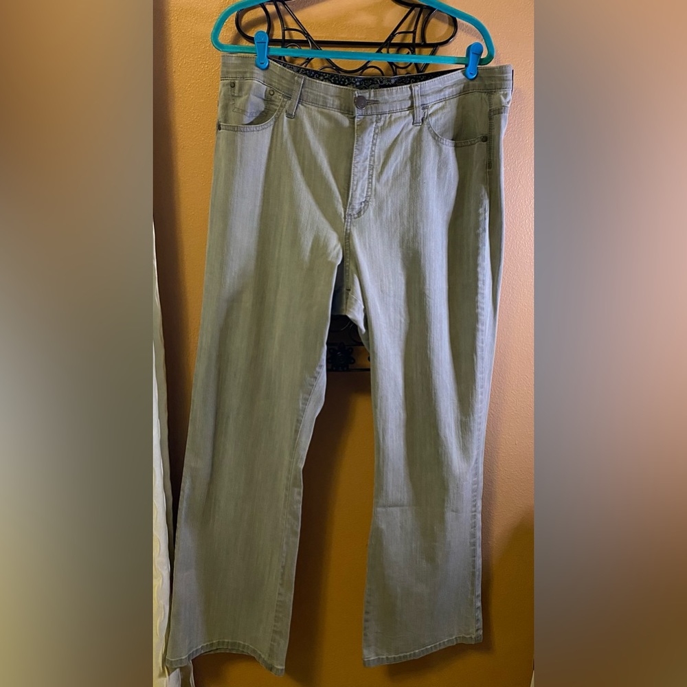 Lee comfort waistband, gray jeans with back button pockets